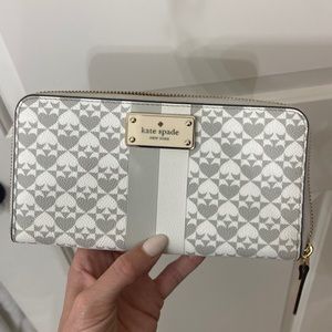 BRAND NEW Kate Spade zip up wallet. Never used